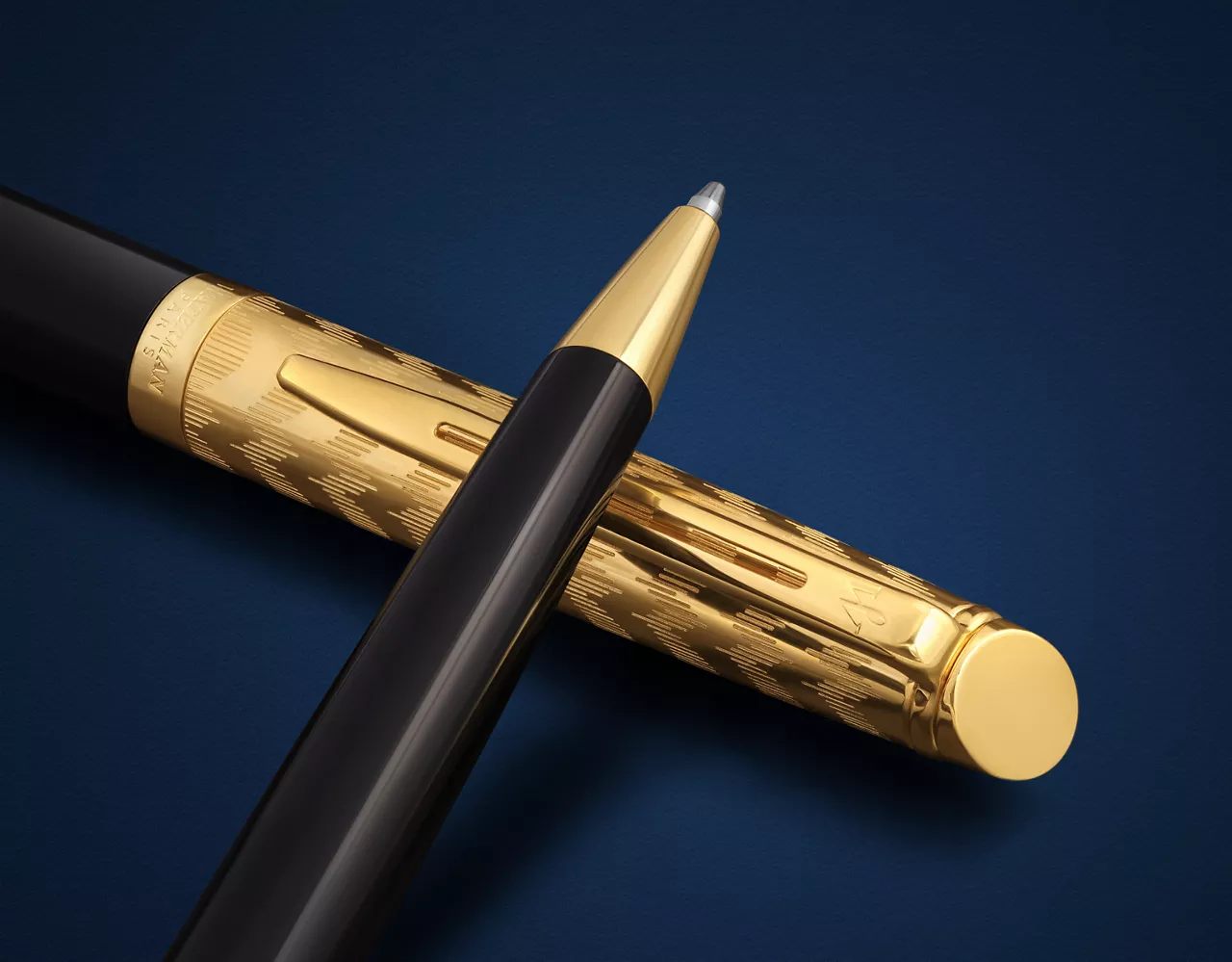 WATERMAN HÉMISPHÈRE系列Deluxe Opera Collection歌劇院之美黃金雕刻紋配黑杆原子筆 (WTM-HEM-DLXBLK26-BP) - Image 6
